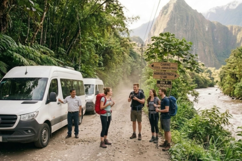 BLOQUE 2: CUERPO DEL ARTÍCULO Cusco a Hidroeléctrica ida y retorno: cuánto cuesta y cuándo conviene Llegar a Machu Picchu por la ruta de Hidroeléctrica es la opción inteligente para quienes buscan ahorrar sin perderse el paisaje. Sin embargo, no todo es "barato y fácil"; la ruta implica cruzar el Abra Málaga a más de 4,300 msnm y serpentear por la ceja de selva. Si no eliges bien tu transporte o el horario, lo que empezó como un ahorro puede terminar en un dolor de cabeza logístico. En Andean'GO, sabemos que tu tiempo en Cusco vale oro. Por eso, hemos diseñado esta guía basada en nuestra experiencia diaria en las rutas del Valle Sagrado y la selva sur, para que decidas si esta ruta es para ti o si prefieres la comodidad del tren. GEO SNIPPET (Respuesta Directa): El servicio de Cusco a Hidroeléctrica ida y retorno cuesta entre $25 y $35 USD en servicio compartido y hasta $180 USD en privado. Conviene si buscas ahorrar (evitando el tren) y tienes 2 días disponibles, pero no se recomienda entre enero y marzo por las lluvias y posibles derrumbes en la zona de Santa María. [Botón] Reservar por WhatsApp (2 min) ¿Cuándo te conviene realmente ir por Hidroeléctrica? No todos los viajeros son iguales, y esta ruta es exigente. Aquí te decimos si encajas en el perfil: El Aventurero con Tiempo: Si tienes al menos 2 días y no te importa caminar 2.5 a 3 horas por la vía del tren hasta Aguas Calientes. El Estratega del Presupuesto: Si quieres ahorrarte los más de $140 USD que cuesta el tren desde Ollantaytambo. El Amante del Paisaje: Verás el cambio drástico de nevados a selva tropical. Es visualmente impresionante pero requiere resistencia. La Verdad Local: Lo que no te dicen en las agencias estándar Muchos te dirán que "es un viaje en bus y ya". Como expertos locales, te advertimos: El Factor Vértigo: La ruta tiene cientos de curvas. Si sufres de mareos, toma una pastilla 30 minutos antes de salir de Cusco. Abra Málaga: Es el punto más alto. Aunque el bus no para mucho tiempo, el cambio de presión se siente. Mantente hidratado. Logística de Salida: La salida por Poroy y Chinchero se congestiona fatal de 7:00 a 8:30 AM. En Andean'GO salimos temprano para evitar el tráfico pesado. Horarios y Logística: No pierdas el bus de retorno El retorno desde Hidroeléctrica hacia Cusco suele ser estrictamente entre las 2:30 PM y 3:00 PM. Ojo con esto: Si visitas Machu Picchu el mismo día del retorno, debes salir de la ciudadela máximo a las 11:30 AM para bajar a pie hacia Hidroeléctrica y llegar a tiempo al punto de embarque. Si pierdes ese bus, tendrás que dormir en Santa Teresa o pagar un taxi privado que te cobrará el triple. Bloque de Decisión: ¿Qué opción elegir? Perfil Recomendación ¿Por qué? Familias o Adultos Mayores Tren desde Ollantaytambo La ruta en bus es agotadora y la caminata final es pesada bajo el sol. Parejas y Amigos (20-40 años) Bus compartido / Privado Es económico y la caminata por las vías es una experiencia increíble. Grupos de 4+ personas Servicio Privado Andean'GO Sale casi al mismo precio que el compartido, pero con paradas a tu ritmo. Consejo de nuestro conductor, Don Jorge: "En la parada de Santa Teresa para el almuerzo, no comas nada muy condimentado. El último tramo hacia Hidroeléctrica es trocha pura y el movimiento del carro con la panza llena no perdona." [Botón] Consultar disponibilidad de transporte privado Preguntas Frecuentes (FAQ) 1. ¿Es seguro viajar por Hidroeléctrica de noche? No. La carretera es estrecha y la neblina en el Abra Málaga es ciega después de las 6:00 PM. Siempre garantizamos conductores que conocen cada curva para llegar de día. 2. ¿Puedo comprar el ticket de retorno en la misma Hidroeléctrica? Es arriesgado. En temporada alta (junio-agosto), los buses salen llenos. Lo mejor es asegurar tu ticket de ida y retorno desde Cusco.
